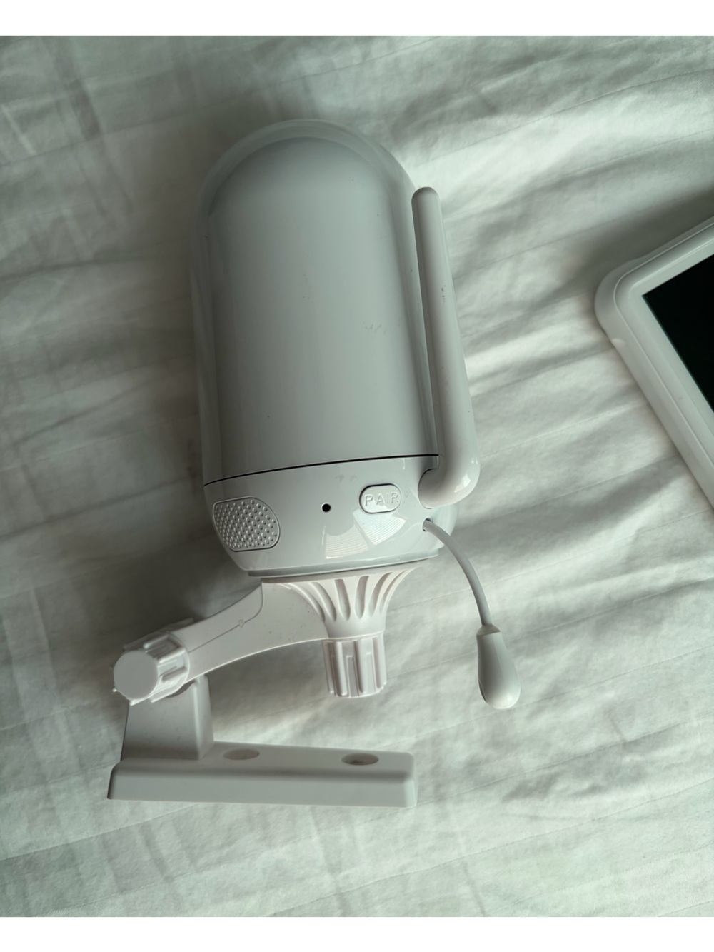 Momcozy Camera Monitor - Picture 2 of 4